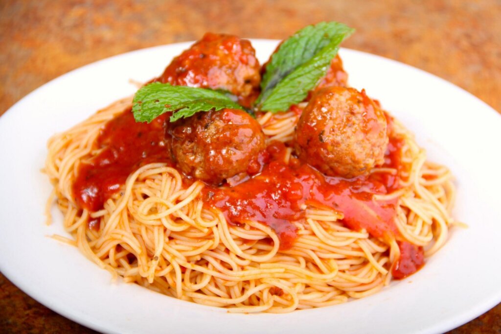 GIORGIOS FAMILY KITCHEN 2