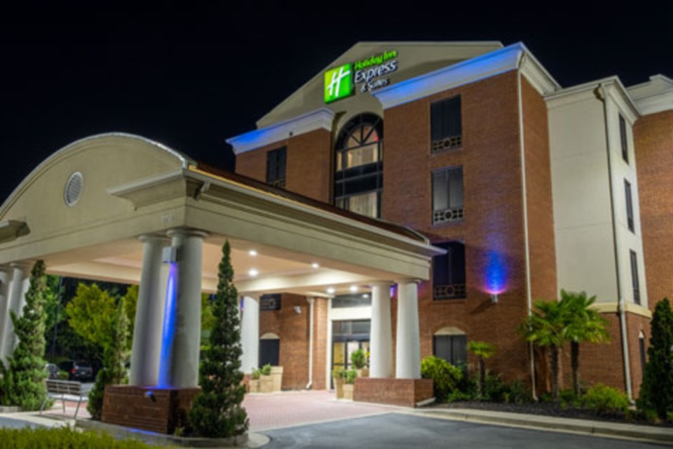 Holiday Inn Express & Suites | Places to Stay in Forsyth County, GA