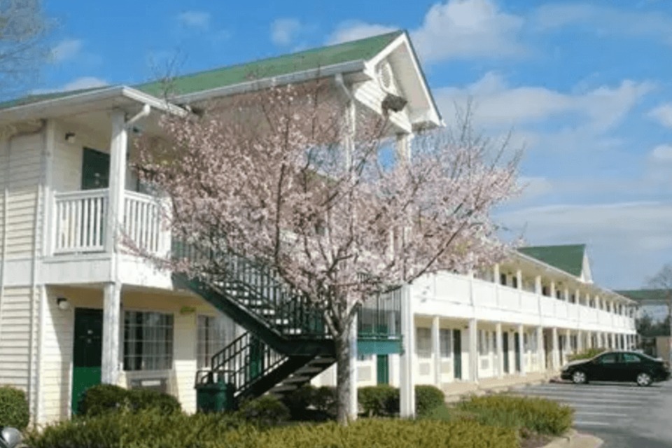 In Town Suites in Forsyth County, GA